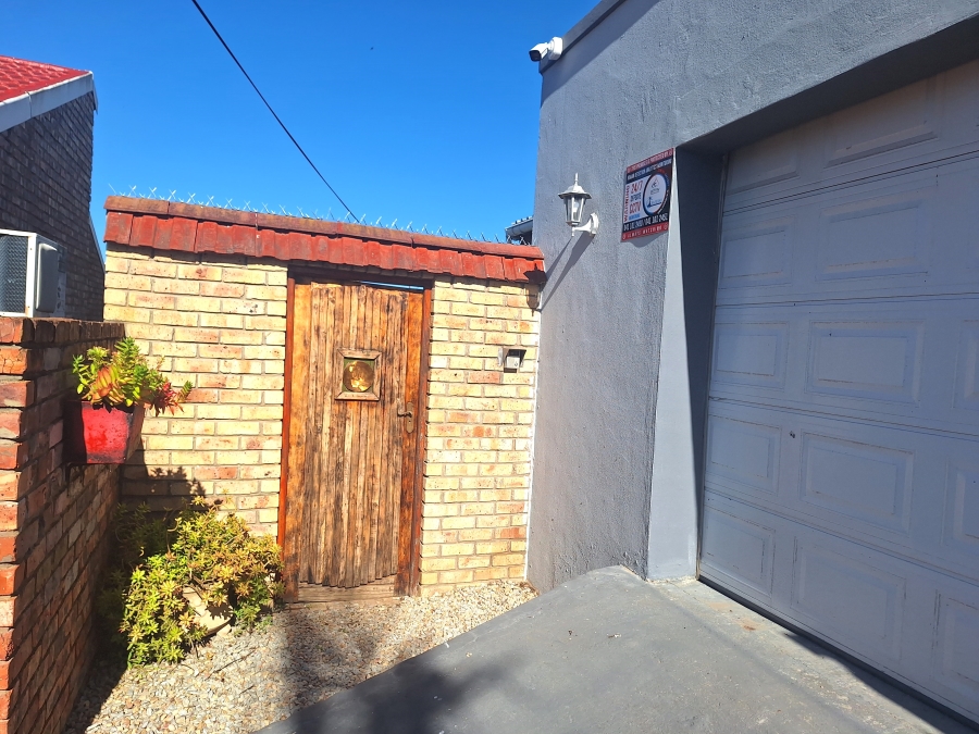 To Let 2 Bedroom Property for Rent in Strelitzia Park Eastern Cape